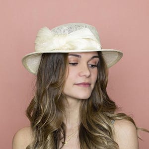 Ivory wedding fascinator hat, vintage cocktail hat, mother of the bride hat