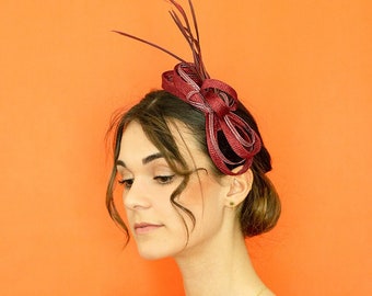 Fascinador de boda de Borgoña para mujer - Clip de pelo de boda - Tocado de boda de Borgoña - Creación de Élise - Millinery Maison Belema