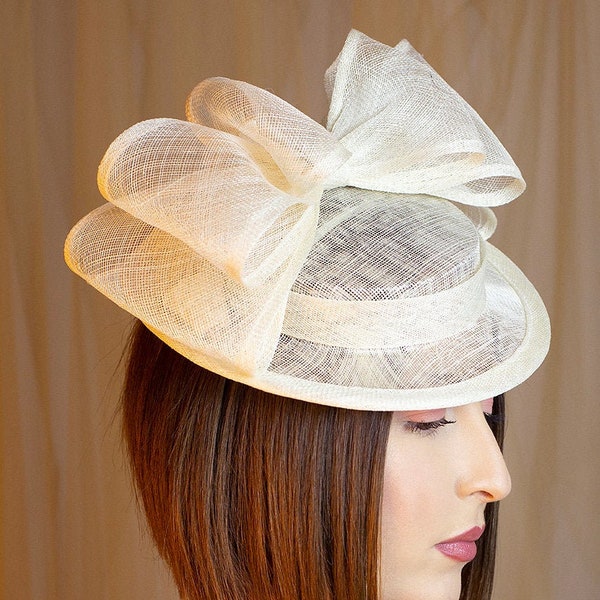 Chapeau mariage ivoire pour femme - Coiffe de mariage ivoire - Chapeau d'invité de mariage - Création Paris - Maison Belema Chapellerie