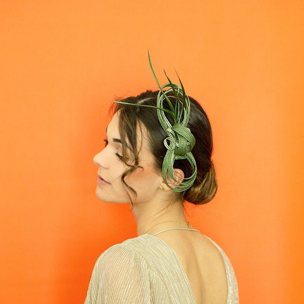 Green wedding fascinator for women - Wedding hair clip - Green wedding headdress - Élise creation - Maison Belema millinery