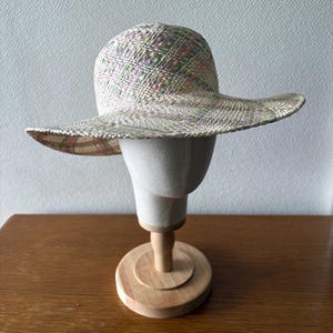 Damen geflochtener Strohhut, großer Sommerhut, Stroh-Sonnenhut, hübscher eleganter Strandhut