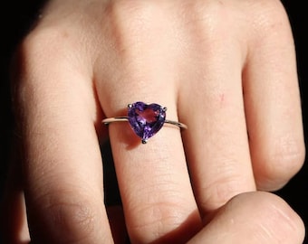 Anillo de piedra preciosa de amatista / anillo de amatista con corte de corazón / piedra de nacimiento de febrero / anillo de plata esterlina 925 / anillo de corazón morado / anillo de promesa / regalo para ella