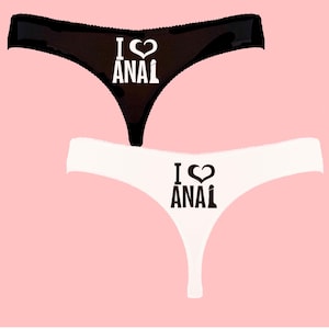 I Love ANAL katoenen string met het ontwerp op de achterkant van een zwarte of witte string