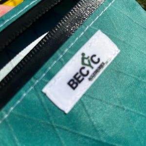 Geldbeutel / Organizer aus x-pac Material und wasserdichten  Reißverschluss