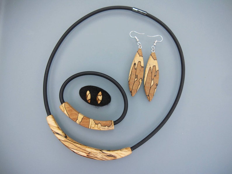 Holzschmuck Hals, Ohr und Armschmuck Set Bild 1