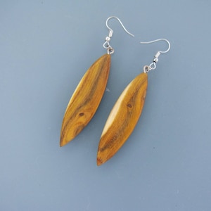 Pair of wooden jewelry earrings item no. 0101