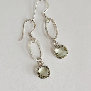 Earrings made of green amethyst and 925 silver, hammered and square