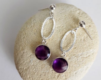 Amethyst Ohrstecker Silber 925 lang, ovale Form, mit lila Stein und modernem Stil.