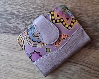 Boho Geldtasche aus Leder mit abstraktem Bild, Portemonnaie rosa