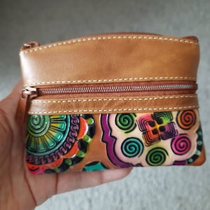 Cartera boho, cartera de cuero hecha a mano con motivo abstracto