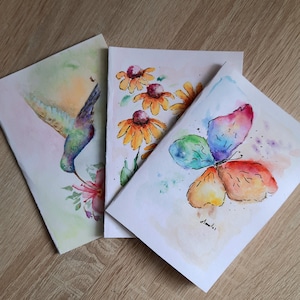 Grüßkarte Set handgemalt mit Blumen, Schmetterling und Kolibri.