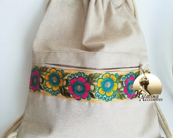 Boho Sommer Rücksack, Stoff Tasche für Freizeit, Ecru Farbe mit Blumen.