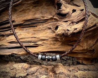 Elegante leren herenketting in bruin en zwart met kralen van roestvrij staal, lengte 45 cm, leren koord 5 mm diameter