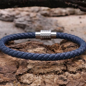 Bracelet leather bracelet men&#39;s bracelet men&#39;s narrow blue navy blue braided, leather 6 mm round, with high-quality stainless steel magnetic clasp