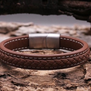 Leren herenarmband, bruin, lichtbruin, moderne herenarmband, hoogwaardige roestvrijstalen magnetische sluiting, gevlochten