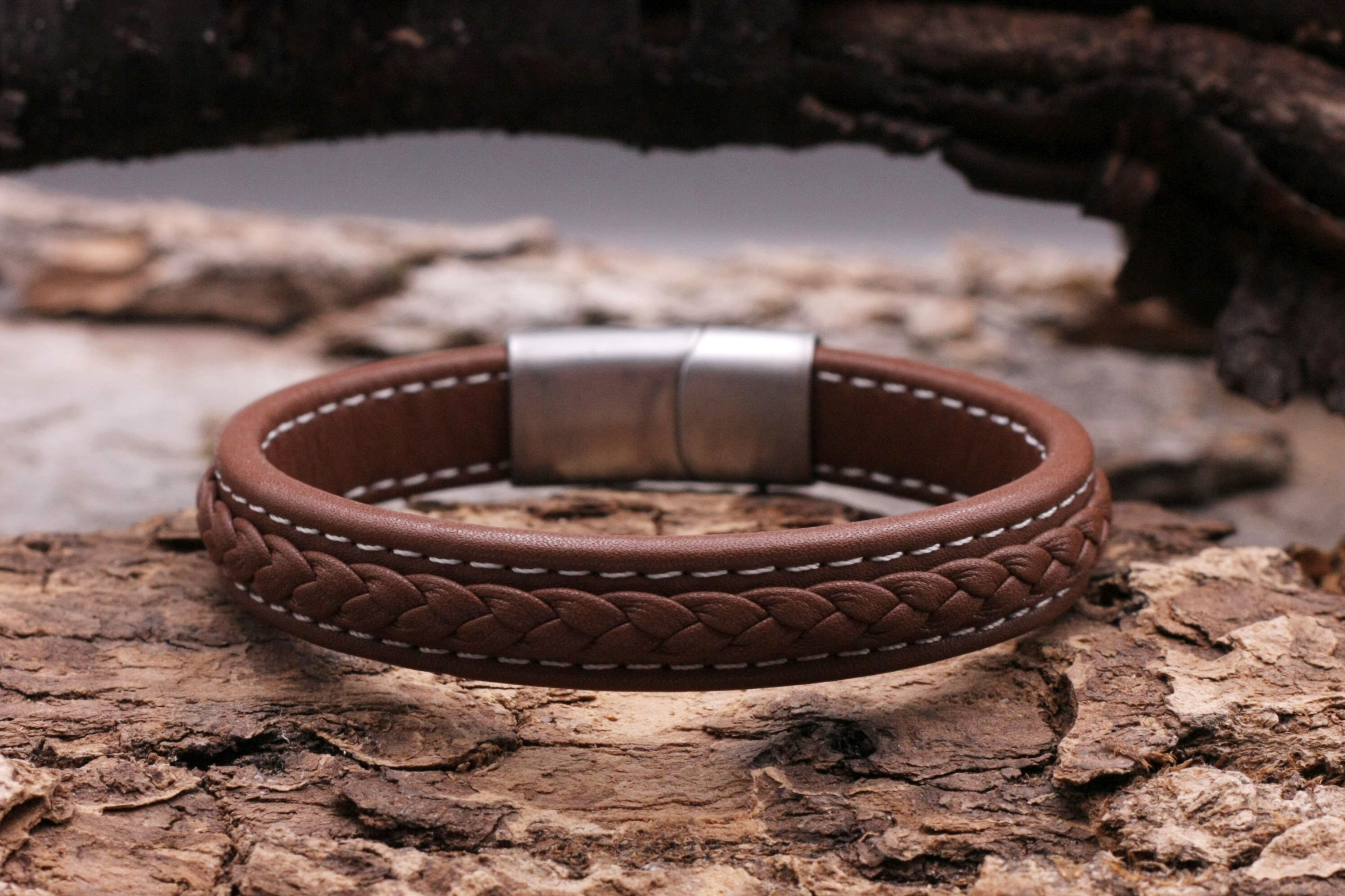 Lederarmband Herren Mit Magnetverschluss – Geflochtenes Armband Aus Rindsleder & Edelstahl In Schmuckschatulle