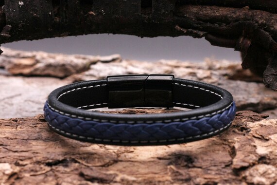 Bracciale Uomo Elastico Con Sfere Nere In Pietra Lavica Pendente Piuma In Acciaio
