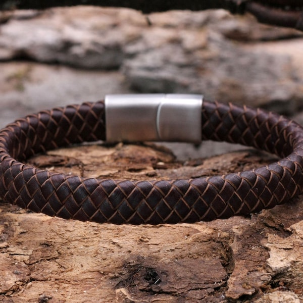 Bracelet leather bracelet men's dark brown black, trendy modern, high-quality magnetic clasp silver