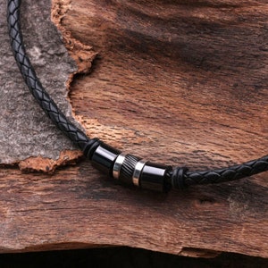 Ketting heren sieraden leren ketting zwart 5 mm gevlochten met diverse RVS kralen, lengte 45 cm