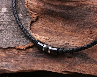 Ketting Herensieraden Leren ketting Zwart 5 mm gevlochten met diverse roestvrijstalen kralen, lengte 45 cm