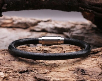 Leather bracelet for men with high-quality magnetic clasp made of stainless steel in black, leather diameter 6 mm