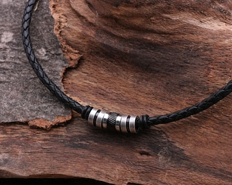 Herenketting, leren ketting, zwart, 5 mm gevlochten met diverse roestvrijstalen kralen, lengte 45 cm