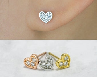 Orecchini Tiny Heart Shaped Stud-925 Orecchini in argento sterling-orecchini asimmetrici-orecchini minimalisti-orecchini a cuore-orecchini non corrispondenti