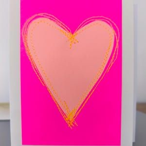 Cartão de coração costurado em neon brilhante - exclusivo - cartão dobrável e envelope cor creme - feito à mão