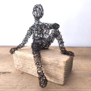 Sitting sculpture made of wire on beautiful driftwood - Handmade Art - Unique
