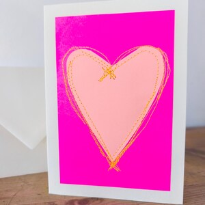 Cartão de coração costurado em neon brilhante - exclusivo - cartão dobrável e envelope cor creme - feito à mão