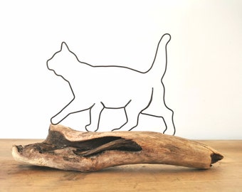 Katze aus Draht auf wunderschönem Treibholz - Handmade