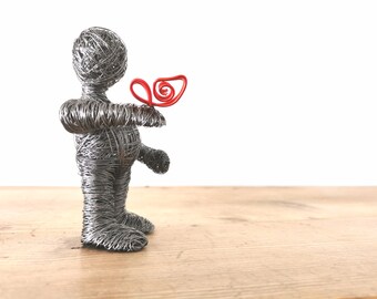 Amazed at the moment - wire sculpture with butterfly and thicker tummy - mindfulness... for the little miracles - Handmade