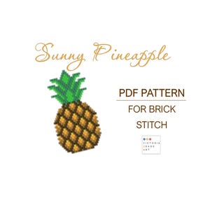 Könnte beinhalten: Ein digitales PDF-Muster für Ziegelstich mit einem pixeligen Ananas-Design. Die Ananas ist in Braun- und Goldtönen mit einer grünen Spitze gehalten. Der Text "Sunny Pineapple" befindet sich über der Ananas.