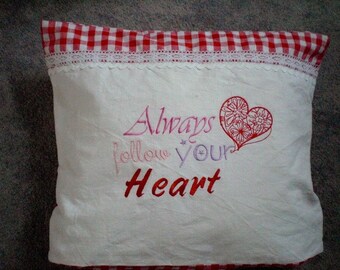 Kissen-Hülle aus altem Handgewebten Leinen. " Always follow your Heart.