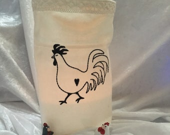 Licht - Geschenkebeutel, bestickt mit einem stolzen Hahn