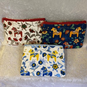 Tasche - Kosmetik - Papiere - Urlaub - Dala Pferde -  Schwedisches Design - Schwedenliebe - Geschenkidee