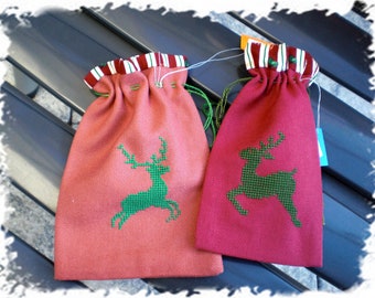 hübsche Handgestickte weihnachtliche Geschenk-Beutel " springender Hirsch "
