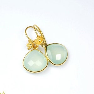 Ohrhänger MINT CHALZEDON 925 Silber vergoldet gefasst Blüte Blume mint Lieblingsohrringe Ohrringe grün Chalcedony light green Bild 1