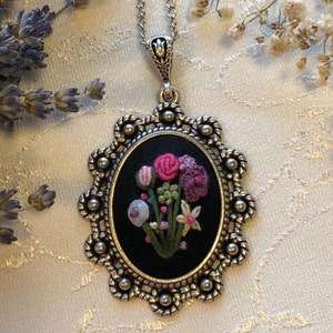 Embroidered Necklace with Bouquet of Colourful Flowers