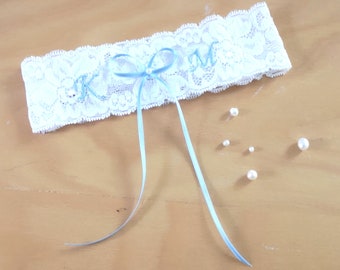 Spitzen Strumpfband weiß mit Initialen Schleife, Hochzeit Vintage Strumpfband Brautgeschenk Brautparty JGA Strumpfband Braut deko blau