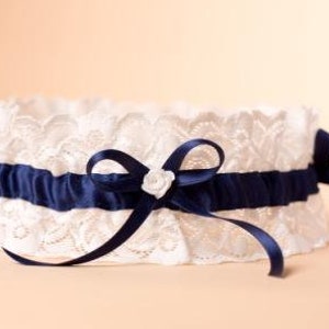 Braut Strumpfband aus Spitze, Strumpfband mit blauen Schleifen für die Hochzeit Boho, Brautgeschenk JGA Hochzeit Bild 2