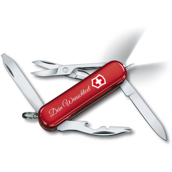 Victorinox Classic SD Swiss Army Knife, Small, Multi Tool, 7 Functions,  Scissors, Nail File, Red : : Sports & Outdoors