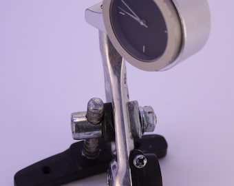 Break bracket with watch