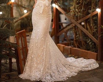Fit & Flare Blumenspitze Brautkleid mit tiefem V-Ausschnitt und Rückenfrei für Sommer Strandhochzeit - (DAISY)