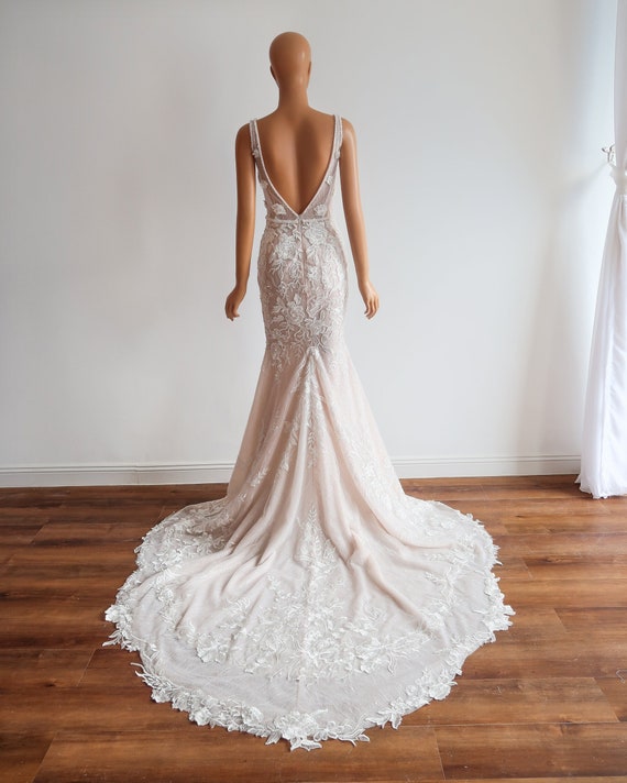 Fit & flare scoopneck wedding dress with open back, sparkle flower appliqué/ Blush beading corset bridal gown for summer wedding (SHOSHANA)