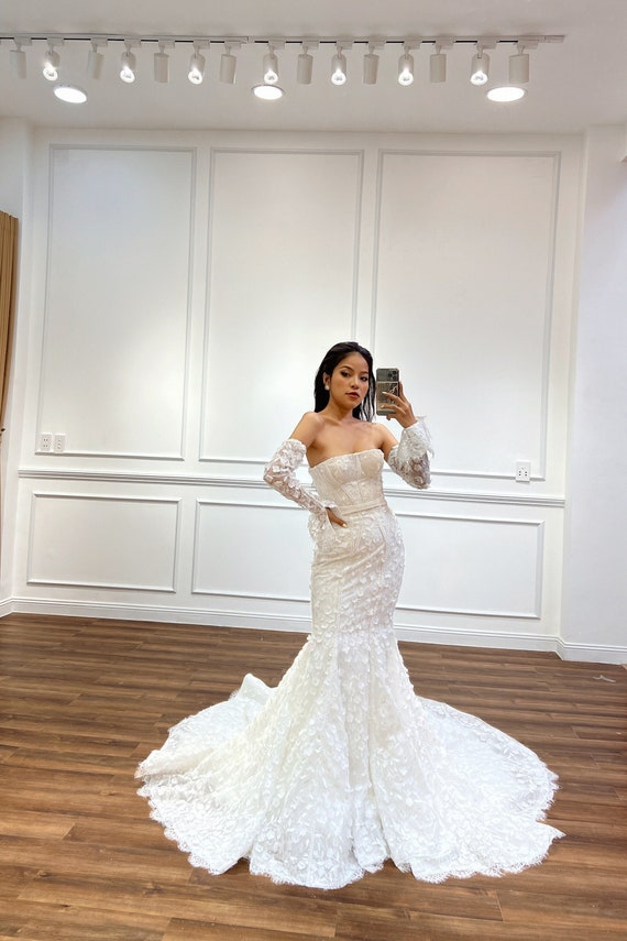 wedding dress lace sweetheart neckline mermaid cut tulip sleeves Mermaid Cut with Tulip Sleeves Sweetheart Neckline