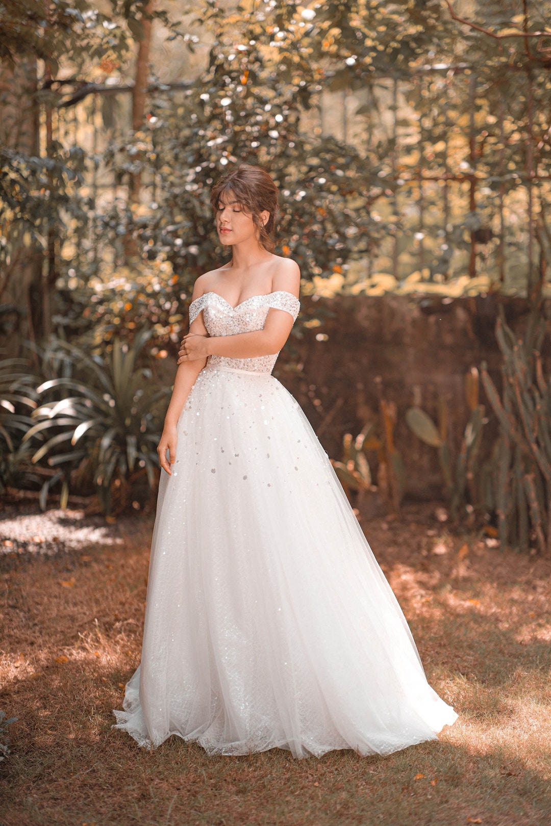 CAPELLA Vestido de novia Aline de lentejuelas con cuello - Etsy México CAPELLA Vestido de novia Aline de lentejuelas con cuello - Etsy México