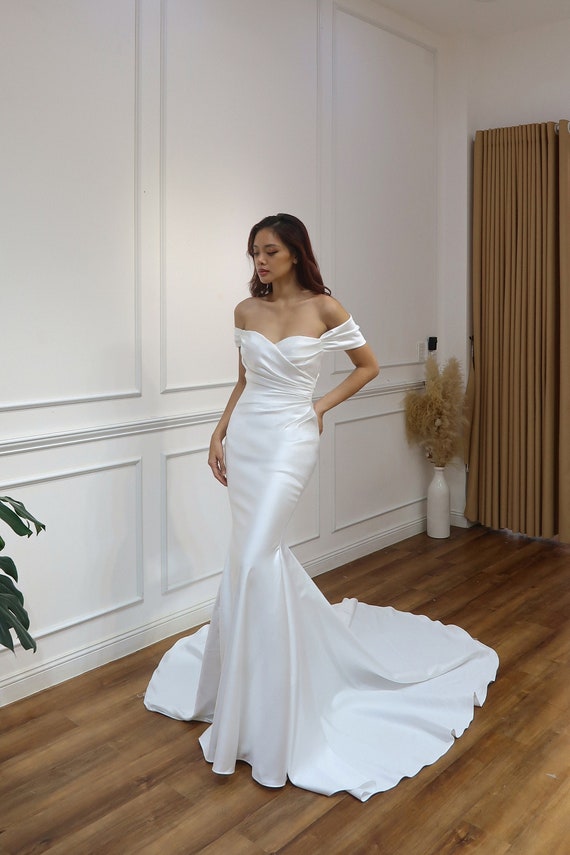 Silk Fit & Flare Wedding Dress With Detachable Sleeve, Overskirt Old  Hollywood Style/ Elegant Chic Satin Gown With Draped Bodice | HAYLEY - Etsy  Israel