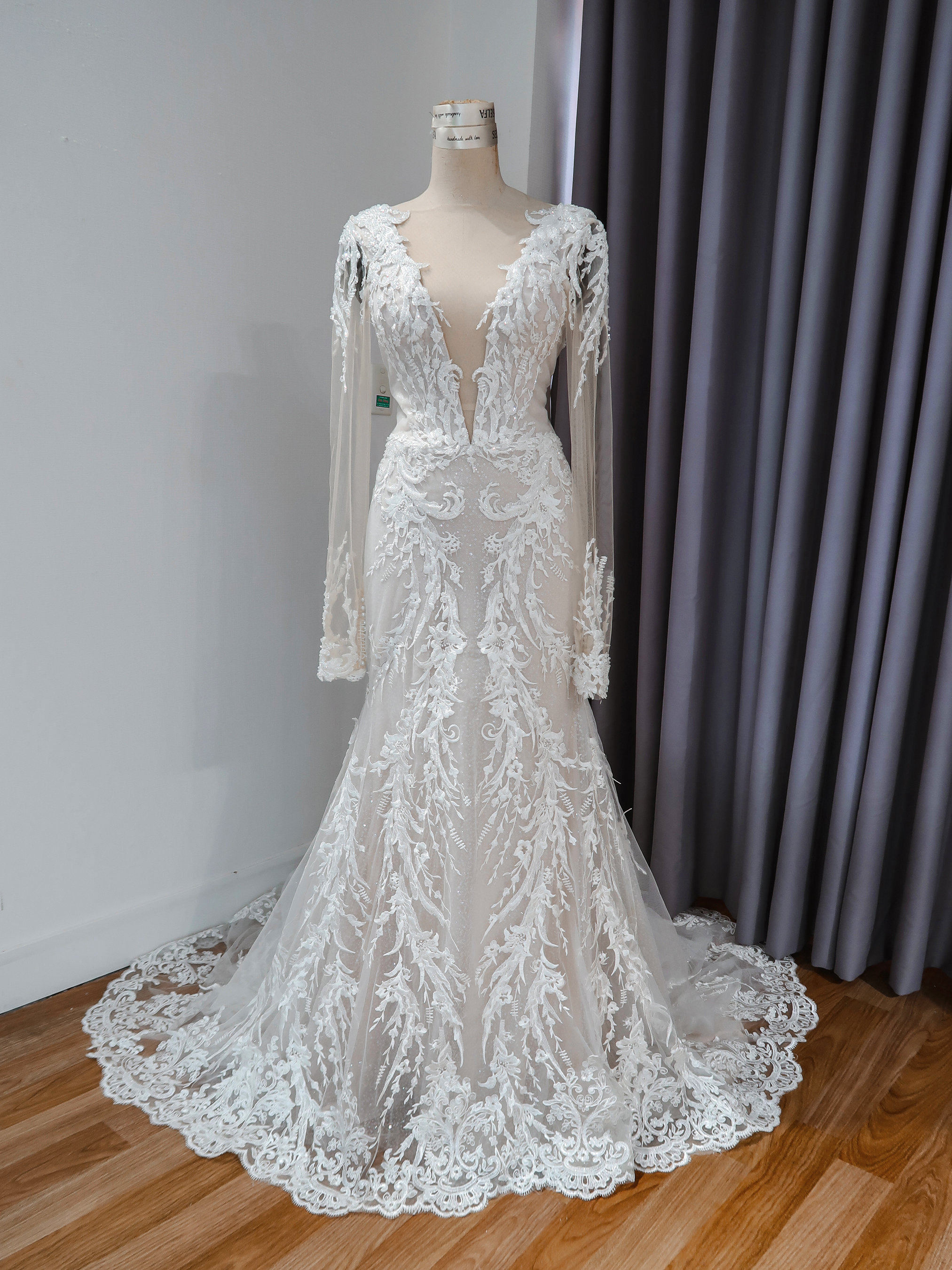 chinese dress ladies Never Worn Martina Liana 1040 Wedding Dress main image 1