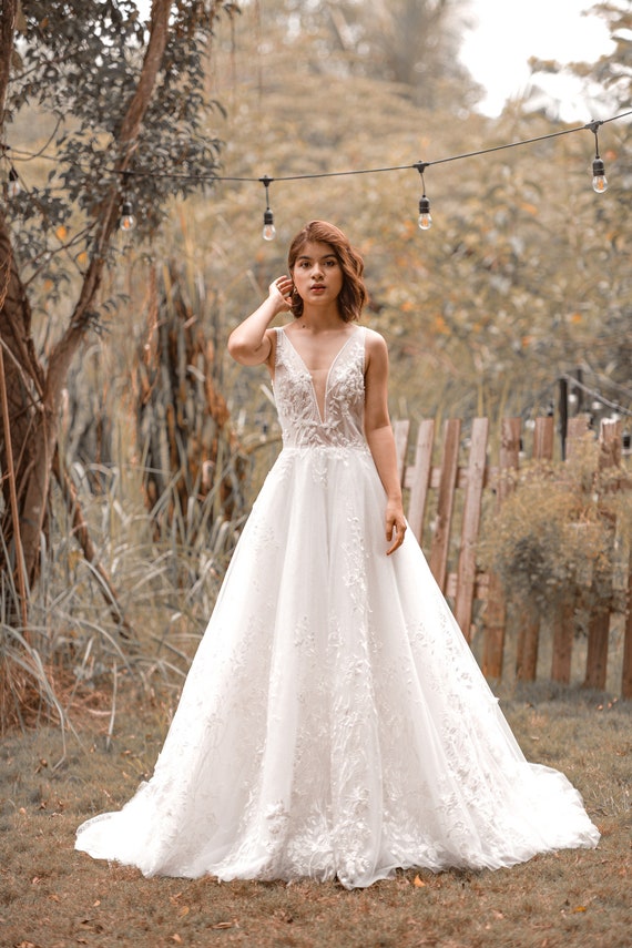 LESSIE Vintage A-Linie Brautkleid mit tiefem V-Ausschnitt - Etsy Schweiz